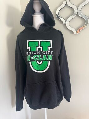 Gildan Black Pullover Hoodie with White Tag Detail